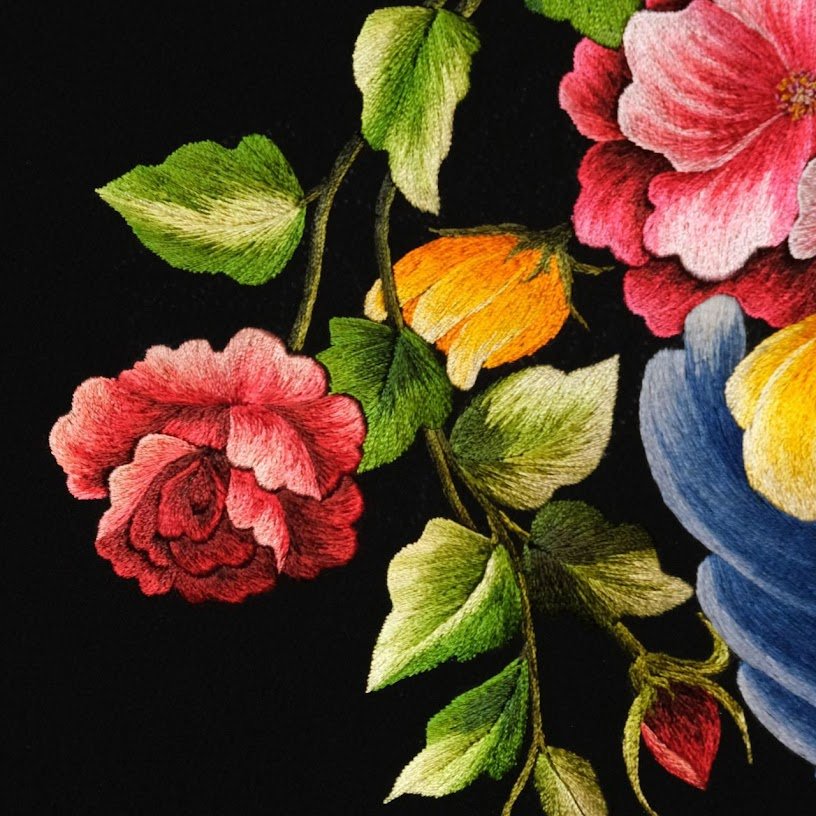 Tranh thêu tay Hoa Ngũ Phúc – Nét duyên dáng trong từng đường kim mũi chỉ - Ảnh 3