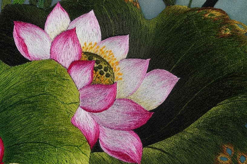 Tranh thêu tay Hoa sen – Tinh hoa nghệ thuật từ từng sợi chỉ - Ảnh 8