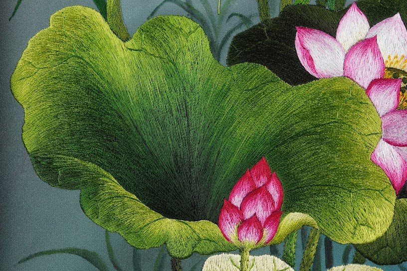 Tranh thêu tay Hoa sen – Tinh hoa nghệ thuật từ từng sợi chỉ - Ảnh 4