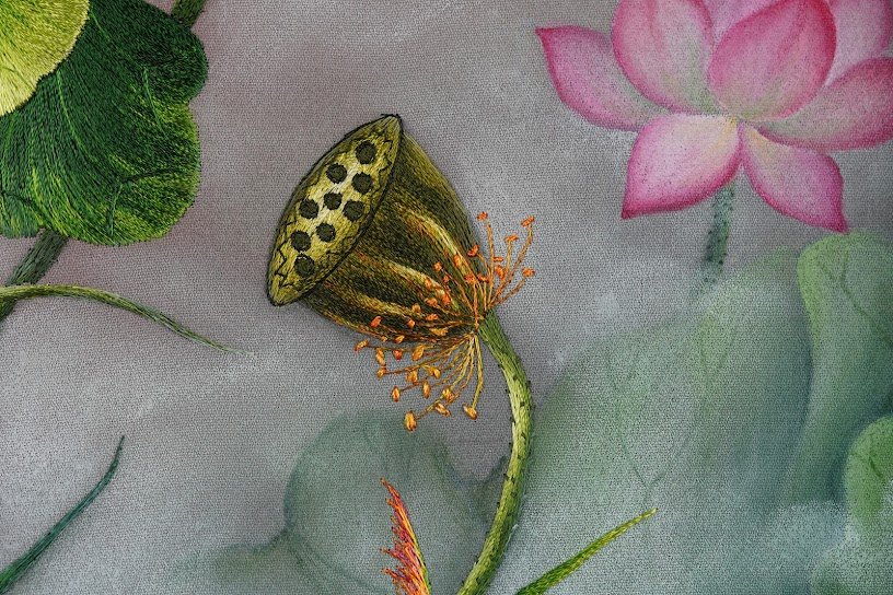 Tranh thêu tay Hoa sen – Tinh hoa nghệ thuật từ từng sợi chỉ - Ảnh 2