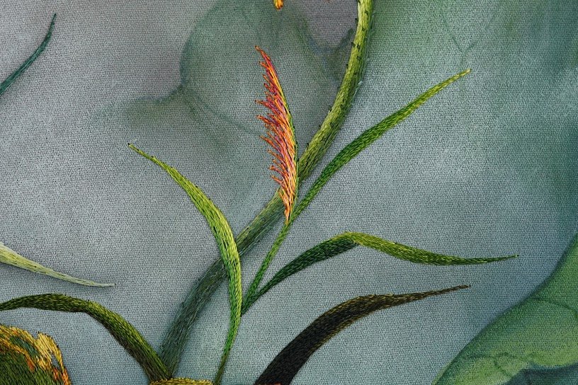 Tranh thêu tay Hoa sen – Tinh hoa nghệ thuật từ từng sợi chỉ - Ảnh 3