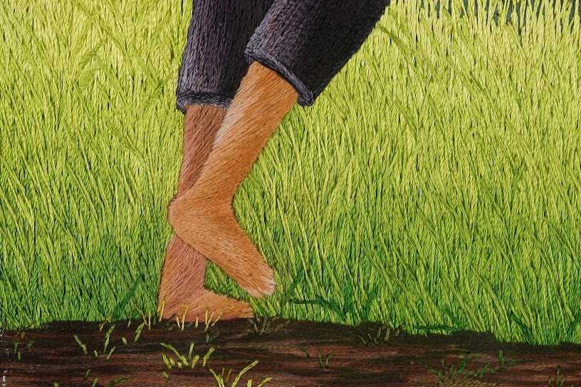 Tranh thêu tay Gánh Mạ của Mẹ – Nét nghệ thuật đầy cảm xúc từ quê hương - Ảnh 4