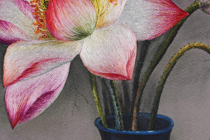 Tranh thêu tay Hoa Sen – Tinh Hoa Nghệ Thuật Từ Làng Nghề Quyến Rũ - Ảnh 3