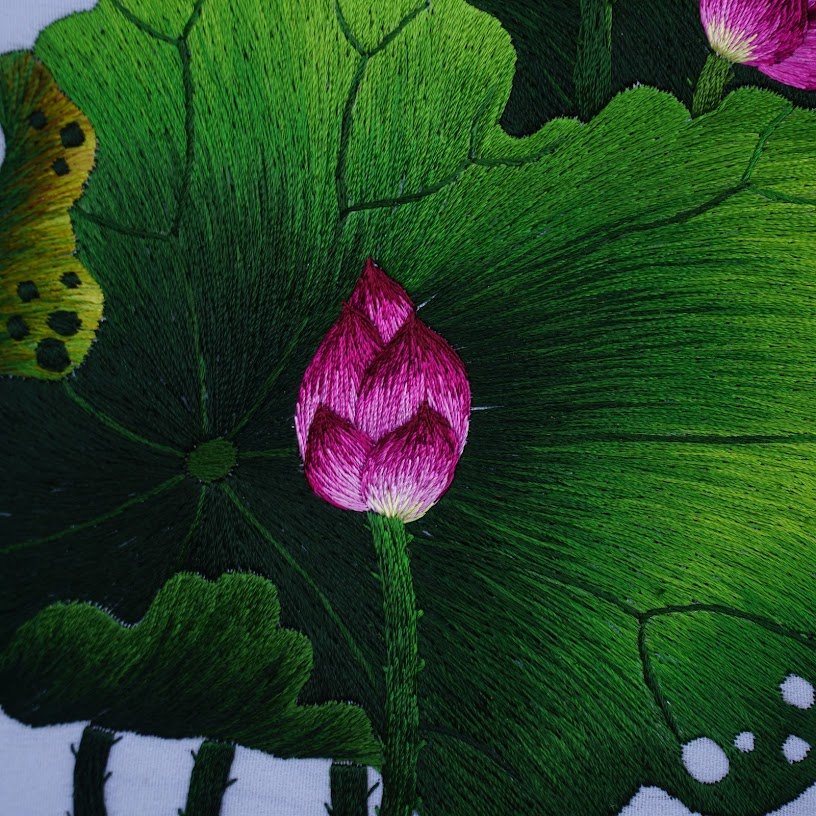 Tranh thêu tay Hoa Sen – Vẻ Đẹp Tinh Tế Giữa Màu Sắc Thanh Khiết - Ảnh 6