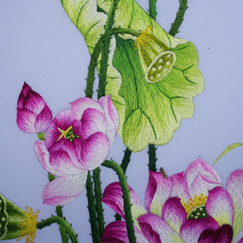 Tranh thêu tay Hoa Sen – Vẻ Đẹp Tinh Tế Giữa Màu Sắc Thanh Khiết - Ảnh 3