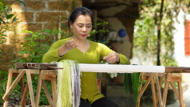 Nghệ nhân làng thêu gieo tình yêu nghề ở ‘lớp học ngàn đô’